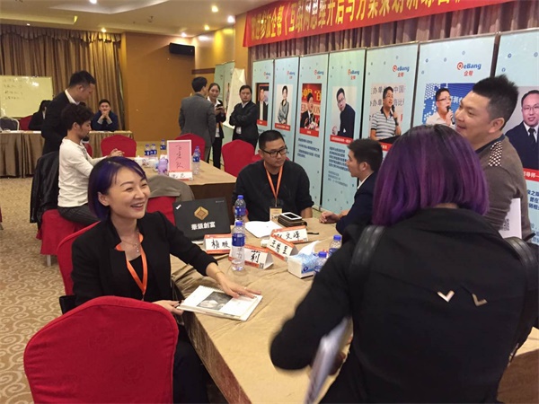 幫你拍個(gè)企業(yè)宣傳片，小瓜子雞年送你萬能福