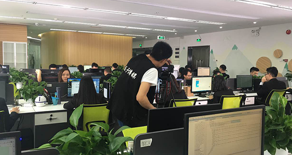 瓜子拍攝丨紅瓜子拍攝現場傳來掌聲