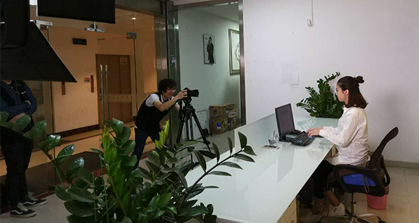 瓜子拍攝丨歐陸風暴吹來，被拍攝的氣質電暈